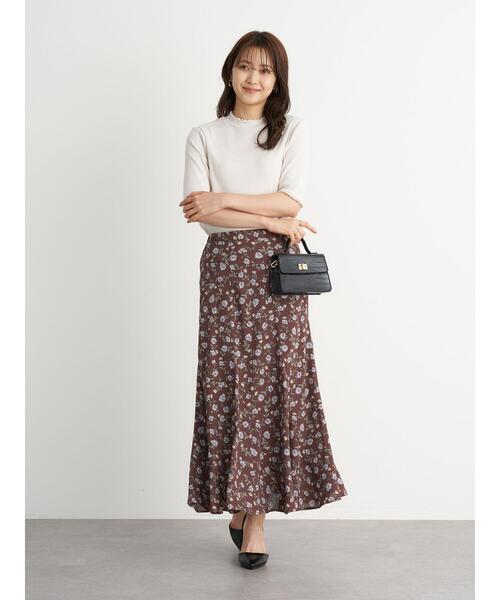 earth music&ecology（アースミュージックアンドエコロジー）の「フラワーセミフレアマーメイドスカート ＊（スカート・レディース・ネイビー/ブラウン/ブラック・FREE）」の4枚目の写真