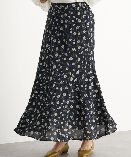 earth music&ecology（アースミュージックアンドエコロジー）の「フラワーセミフレアマーメイドスカート ＊（スカート・レディース・ネイビー/ブラウン/ブラック・FREE）」の3枚目の写真