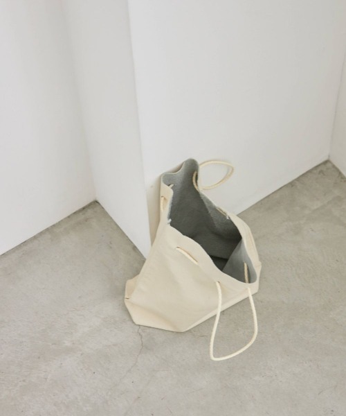 TODAYFUL（トゥデイフル）の「TODAYFUL(トゥデイフル) "Soft Leather Purse"ソフトレザーパース/12121019（ハンドバッグ・レディース・ブラック/キナリ・ONE SIZE）」の10枚目の写真