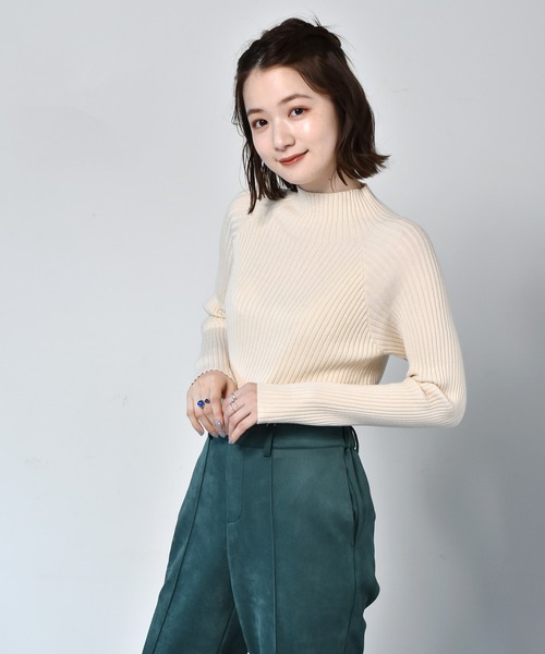 RETRO GIRL（レトロガール）の「リブハイネックニット（ニット/セーター・レディース・アイボリー/グリーン/オレンジ/ライトグレー/レッド/ブラック/マスタード/ダークブラウン/ダークグリーン/ライトグリーン・FREE）」の2枚目の写真