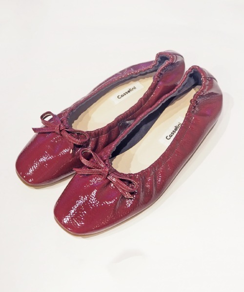 Casselini（キャセリーニ）の「【直営店限定】Casselini(キャセリーニ)シャーリングバレエシューズ（バレエシューズ・レディース・ホワイト/ブラック/レッド/ピンクベージュ・23cm/23.5cm/24cm/24.5cm）」の4枚目の写真