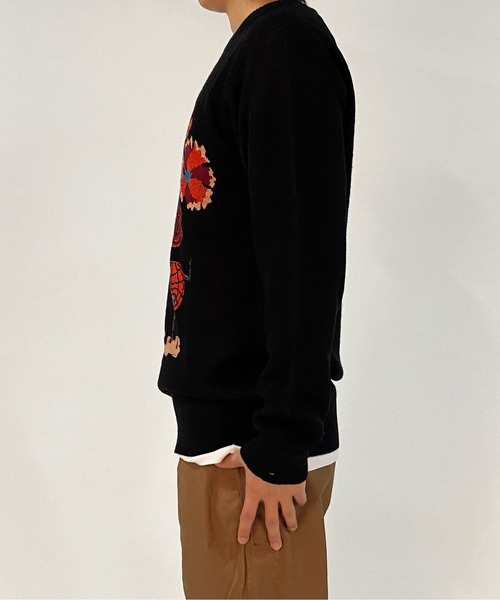 SCOTCH&SODA(スコッチアンドソーダ)の「グラフィックフローラル セーター【164016】(ニット/セーター・メンズ・ブラック・SMALL/LARGE/MEDIUM)」の6枚目の写真