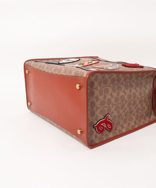 COACH（コーチ）の「フィールド トート 40 シグネチャー キャンバス