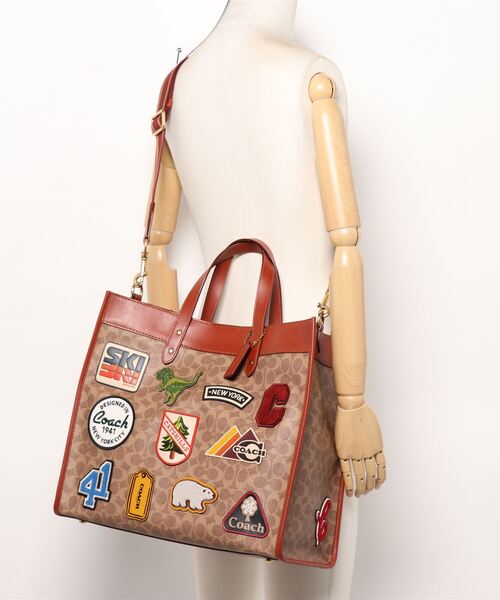 COACH（コーチ）の「フィールド トート 40 シグネチャー キャンバス