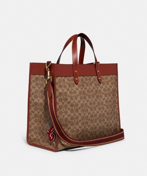 COACH コーチ フィールドトート40シグネチャーウィズ スーベニアバッチ