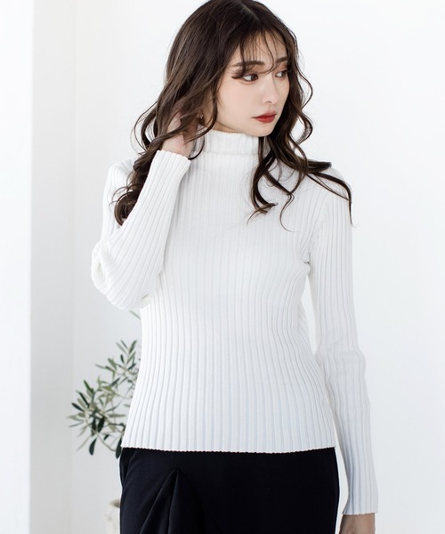 Julia Boutique（ジュリアブティック）の「パーソナルカラー長袖ニットトップス/21700（ニット/セーター・レディース・ブラック/ホワイト/ブラウン/ピンク/ネイビー/パープル/ブルー/ベージュ/マスタード/ボルドー/チャコール/グリーン/イエロー/アイボリー/ミント/ピンク系/オレンジ系・ONE）」の2枚目の写真