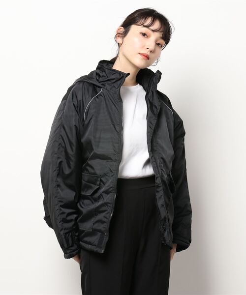 INTERPLAY（インタープレイ）の「【INTERPLAY】リフレクターパイピングフードブルゾン（ブルゾン・レディース・グレー/ブラック・FREE）」の2枚目の写真