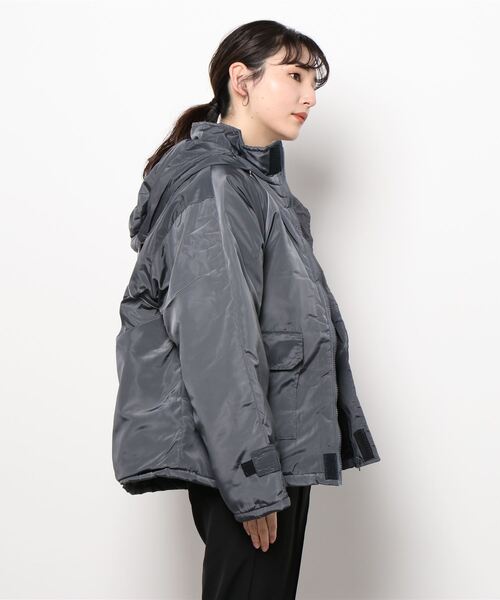 INTERPLAY（インタープレイ）の「【INTERPLAY】リフレクターパイピングフードブルゾン（ブルゾン・レディース・グレー/ブラック・FREE）」の4枚目の写真