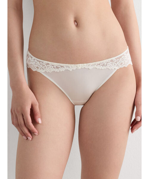 Intimissimi(インティミッシミ)の「Pretty Flowers ショーツ(ショーツ・レディース・ネイビー×ホワイト/ブラック×ホワイト/ブラック/ベージュ/キナリ/プラム/ライトグレー/ライラック/ライトピンク/ブルー系1/ライトグリーン/オフホワイト/インディゴブルー/ライトカーキ/スモークピンク/アッシュグレー/ダークベージュ/レッド/モカ/ライトブルー・S/M/L/XL)」の1枚目の写真