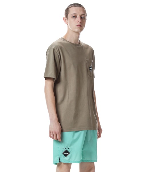 F.C.Real Bristol（エフシーレアルブリストル）の「VERTICAL LOGO POCKET TEE（Tシャツ/カットソー・メンズ・ブラック/ホワイト/ブルー/ライトブルー/ベージュ/グリーン・LARGE/MEDIUM/SMALL/X-LARGE）」の19枚目の写真