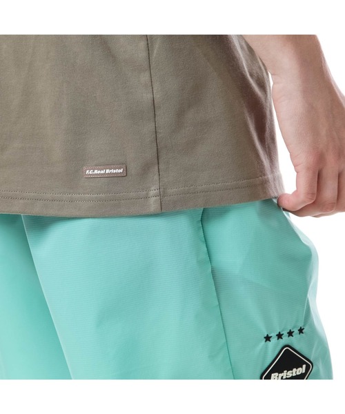 F.C.Real Bristol（エフシーレアルブリストル）の「VERTICAL LOGO POCKET TEE（Tシャツ/カットソー・メンズ・ブラック/ホワイト/ブルー/ライトブルー/ベージュ/グリーン・LARGE/MEDIUM/SMALL/X-LARGE）」の21枚目の写真