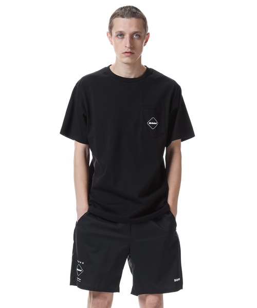 F.C.Real Bristol（エフシーレアルブリストル）の「VERTICAL LOGO POCKET TEE（Tシャツ/カットソー・メンズ・ブラック/ホワイト/ブルー/ライトブルー/ベージュ/グリーン・LARGE/MEDIUM/SMALL/X-LARGE）」の7枚目の写真