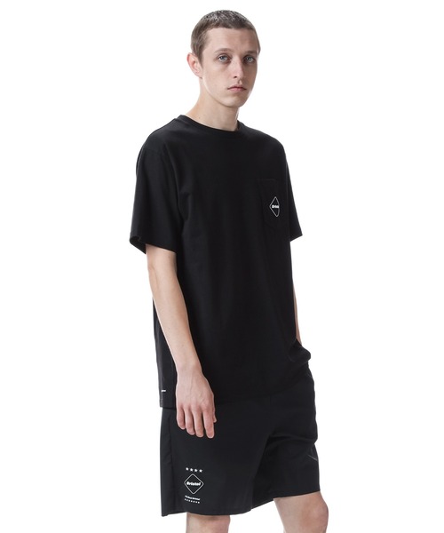 F.C.Real Bristol（エフシーレアルブリストル）の「VERTICAL LOGO POCKET TEE（Tシャツ/カットソー・メンズ・ブラック/ホワイト/ブルー/ライトブルー/ベージュ/グリーン・LARGE/MEDIUM/SMALL/X-LARGE）」の9枚目の写真