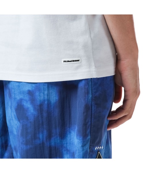 F.C.Real Bristol（エフシーレアルブリストル）の「VERTICAL LOGO POCKET TEE（Tシャツ/カットソー・メンズ・ブラック/ホワイト/ブルー/ライトブルー/ベージュ/グリーン・LARGE/MEDIUM/SMALL/X-LARGE）」の16枚目の写真