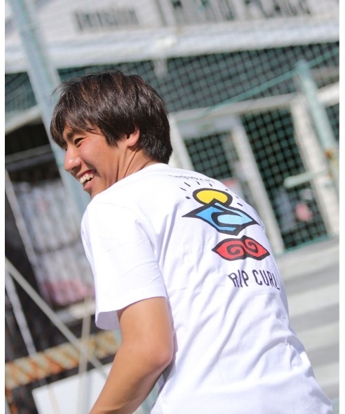 rip curl（リップカール）の「【RIPCURL（リップカール）】SEARCH ICON/バックプリント半袖Tシャツ（Tシャツ/カットソー・メンズ・ホワイト/ブラック/アクア/ブラウン系その他/グリーン系その他/グリーン系その他2/コーラル/ブラック系その他/ダークオリーブ/ライトブルー/マスタード/イエロー系その他・SMALL/MEDIUM/LARGE/X-LARGE/X-SMALL/XX-LARGE）」の18枚目の写真