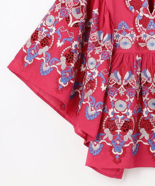 GRACE CONTINENTAL(グレースコンチネンタル)の「刺繍カフタンギャザートップ(シャツ/ブラウス・レディース・ホワイト/ピンク・36)」の4枚目の写真