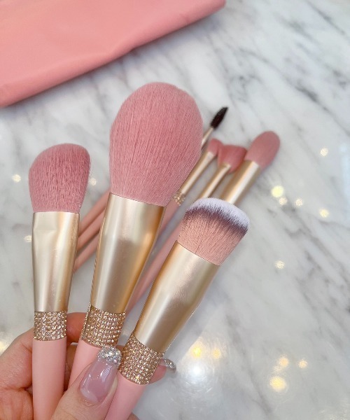 LAC-VERT（ラック・ヴェール）の「【プロ仕様】シルクビジューポーチ付きメイクブラシ（メイクブラシ・レディース・ピンク/シルバー・FREE）」の13枚目の写真