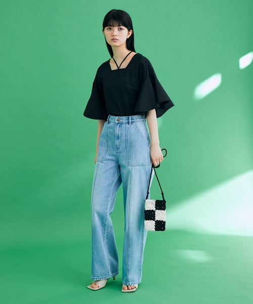 ADAM ET ROPE'（アダムエロペ）の「フラワー編みスマホポシェット（ショルダーバッグ・レディース・ブラック/オフホワイト・FREE）」の4枚目の写真