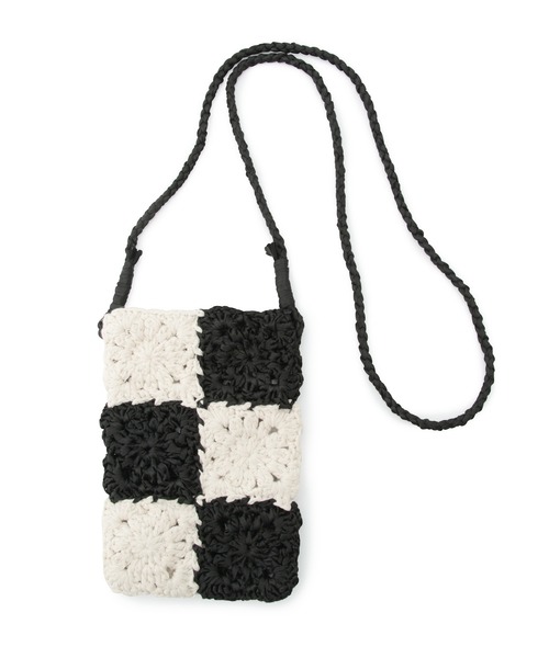 ADAM ET ROPE'（アダムエロペ）の「フラワー編みスマホポシェット（ショルダーバッグ・レディース・ブラック/オフホワイト・FREE）」の6枚目の写真