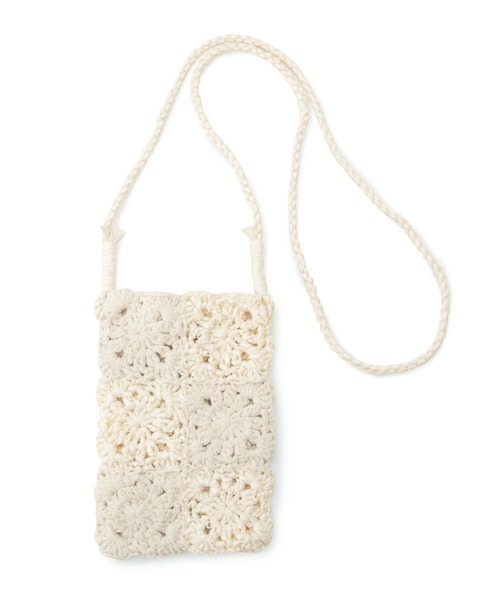 ADAM ET ROPE'（アダムエロペ）の「フラワー編みスマホポシェット（ショルダーバッグ・レディース・ブラック/オフホワイト・FREE）」の12枚目の写真