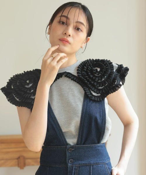 DONOBAN(ドノバン)の「フリルカラーノースリーブ(Tシャツ/カットソー・レディース・ホワイト/ブラック/ネイビー/グレー・FREE)」の1枚目の写真