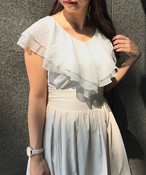 INGNI(イング)の「フリル異素材/トップス(Tシャツ/カットソー・レディース・ブラック/オフホワイト/グレー系その他/ブラウン・M)」の1枚目の写真
