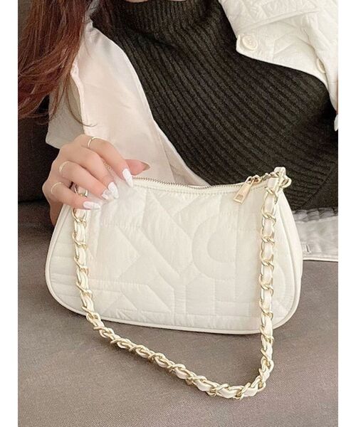 RESEXXY（リゼクシー）の「キルティングチェーンバッグ（ショルダーバッグ・レディース・ブラック/ピンク/アイボリー・FREE）」の2枚目の写真
