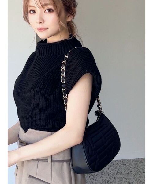 RESEXXY（リゼクシー）の「キルティングチェーンバッグ（ショルダーバッグ・レディース・ブラック/ピンク/アイボリー・FREE）」の3枚目の写真