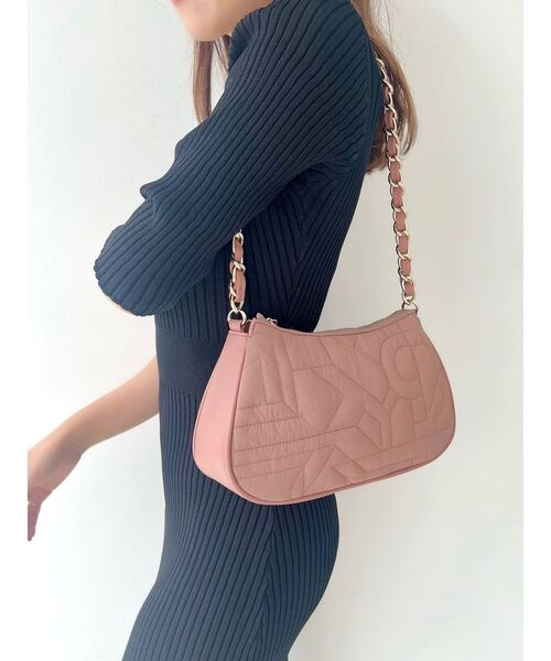 RESEXXY（リゼクシー）の「キルティングチェーンバッグ（ショルダーバッグ・レディース・ブラック/ピンク/アイボリー・FREE）」の7枚目の写真