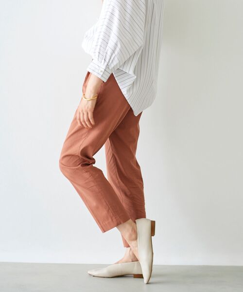 le.coeur blanc(ルクールブラン)の「アサレチックテーパードパンツ(スラックス・レディース・オレンジ/オリーブ/ネイビー・34/36/38/40)」の7枚目の写真