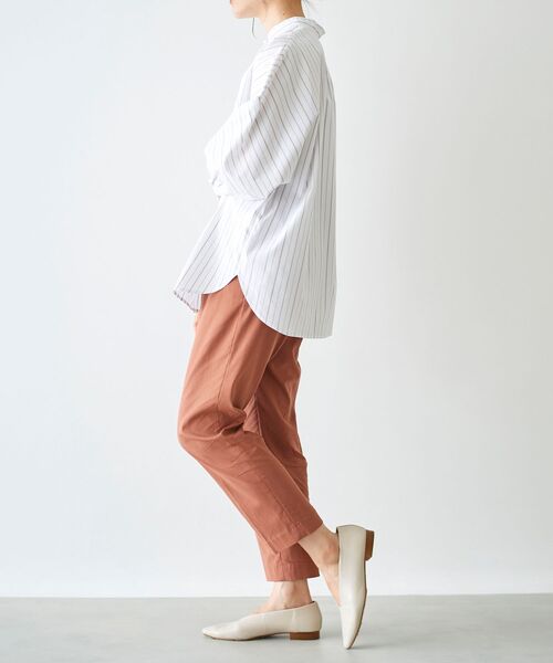 le.coeur blanc(ルクールブラン)の「アサレチックテーパードパンツ(スラックス・レディース・オレンジ/オリーブ/ネイビー・34/36/38/40)」の10枚目の写真