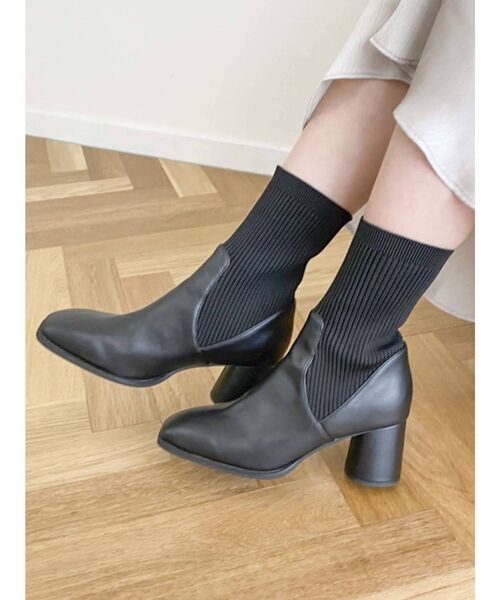 dazzlin(ダズリン)の「ソックスタイトショートブーツ(ブーツ・レディース・ブラック/ベージュ・MEDIUM/LARGE)」の5枚目の写真