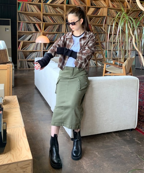 SHAGGIE（シャギー）の「サイドシャーリングミリタリーミディ丈スカート（スカート・レディース・ブラック/グレー/カーキ・SMALL/MEDIUM）」の4枚目の写真