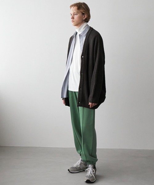 EMMA CLOTHES（エマクローズ）の「ピンタックルーズテーパードスウェットジョガーパンツ EMMA CLOTHES（スウェットパンツ・メンズ・ライラック/アイボリー/チャコール/セージグリーン/ブラック・S/M/L）」の5枚目の写真