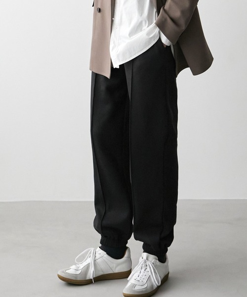 EMMA CLOTHES（エマクローズ）の「ピンタックルーズテーパードスウェットジョガーパンツ EMMA CLOTHES（スウェットパンツ・メンズ・ライラック/アイボリー/チャコール/セージグリーン/ブラック・S/M/L）」の3枚目の写真