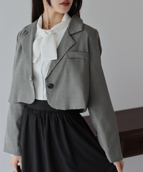 BLUEEAST（ブルーイースト）の「ショートジャケット（テーラードジャケット・レディース・ブラック/ベージュ/グレイッシュベージュ/グレー系/ブラック系・MEDIUM/LARGE）」の4枚目の写真