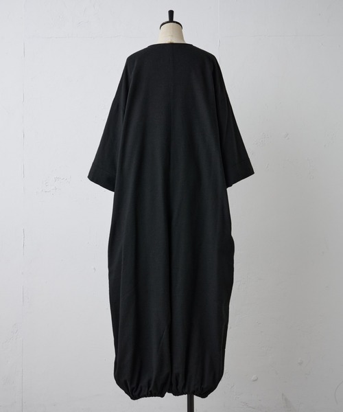 BEARDSLEY（ビアズリー）の「フロントファスナーがワンポイント 好みの開きに 裾バルーンオールインワン（つなぎ/オールインワン・レディース・ブラック・FREE）」の21枚目の写真