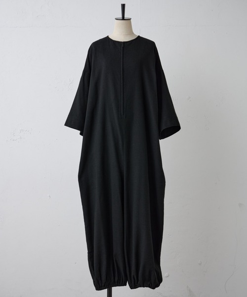 BEARDSLEY（ビアズリー）の「フロントファスナーがワンポイント 好みの開きに 裾バルーンオールインワン（つなぎ/オールインワン・レディース・ブラック・FREE）」の22枚目の写真