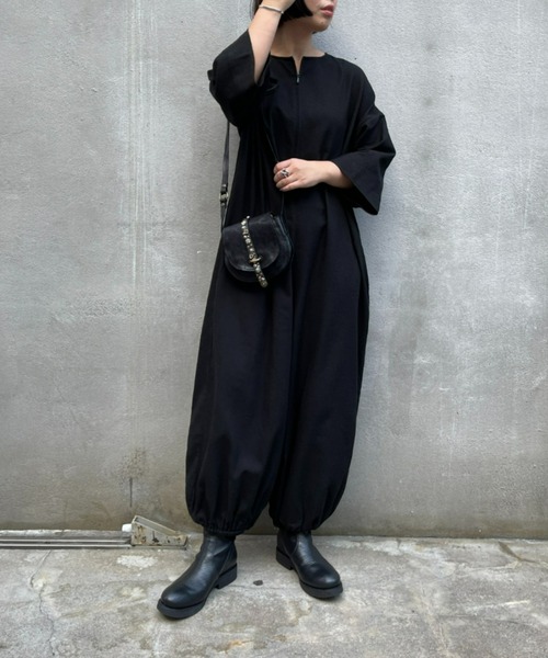 BEARDSLEY（ビアズリー）の「フロントファスナーがワンポイント 好みの開きに 裾バルーンオールインワン（つなぎ/オールインワン・レディース・ブラック・FREE）」の9枚目の写真