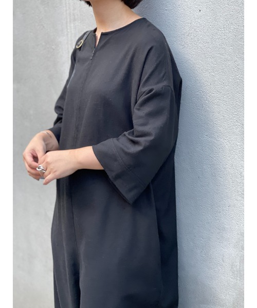 BEARDSLEY（ビアズリー）の「フロントファスナーがワンポイント 好みの開きに 裾バルーンオールインワン（つなぎ/オールインワン・レディース・ブラック・FREE）」の13枚目の写真