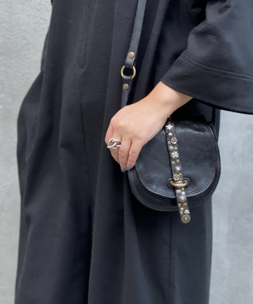 BEARDSLEY（ビアズリー）の「フロントファスナーがワンポイント 好みの開きに 裾バルーンオールインワン（つなぎ/オールインワン・レディース・ブラック・FREE）」の6枚目の写真