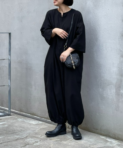 BEARDSLEY（ビアズリー）の「フロントファスナーがワンポイント 好みの開きに 裾バルーンオールインワン（つなぎ/オールインワン・レディース・ブラック・FREE）」の20枚目の写真