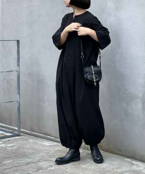 BEARDSLEY（ビアズリー）の「フロントファスナーがワンポイント 好みの開きに 裾バルーンオールインワン（つなぎ/オールインワン・レディース・ブラック・FREE）」の17枚目の写真