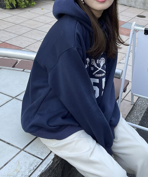 fredy emue(フレディエミュ)の「フード付きプリント起毛スウェット(スウェット・レディース・クリーム/ネイビー/グレー・38)」の20枚目の写真