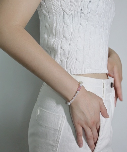 sickfumedot（シクプムドット）の「【sickfumedot 】ピーチクランキーブレスレット / Peach Crunchy Bracelet（ブレスレット・レディース・ホワイト×ピンク・17cm）」の3枚目の写真