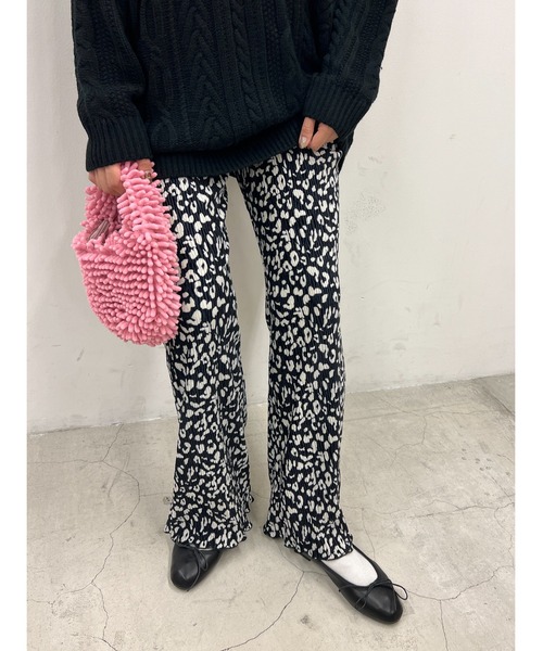 WC（ダブル シー）の「レオパードフレアパンツ（スラックス・レディース・アイボリー/ブラウン/ブラック・FREE）」の3枚目の写真