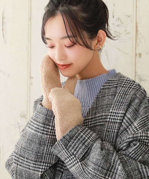 osharewalker（オシャレウォーカー）の「『ボアミトングローブ』（手袋・レディース・ベージュ/ブラック・FREE）」の3枚目の写真