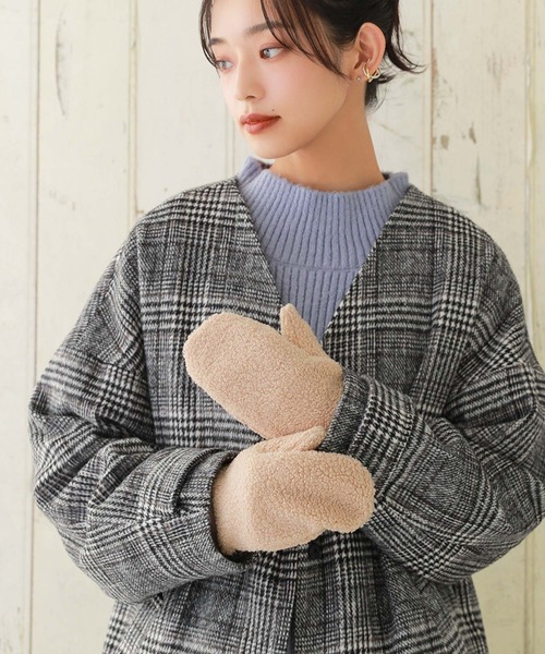 osharewalker（オシャレウォーカー）の「『ボアミトングローブ』（手袋・レディース・ベージュ/ブラック・FREE）」の4枚目の写真