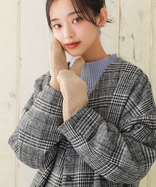 osharewalker（オシャレウォーカー）の「『ボアミトングローブ』（手袋・レディース・ベージュ/ブラック・FREE）」の5枚目の写真