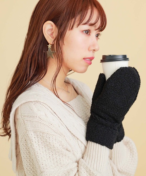 osharewalker（オシャレウォーカー）の「『ボアミトングローブ』（手袋・レディース・ベージュ/ブラック・FREE）」の7枚目の写真